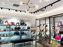 丹比奴品牌鞋包产品大受市场欢迎，彰显品牌优势